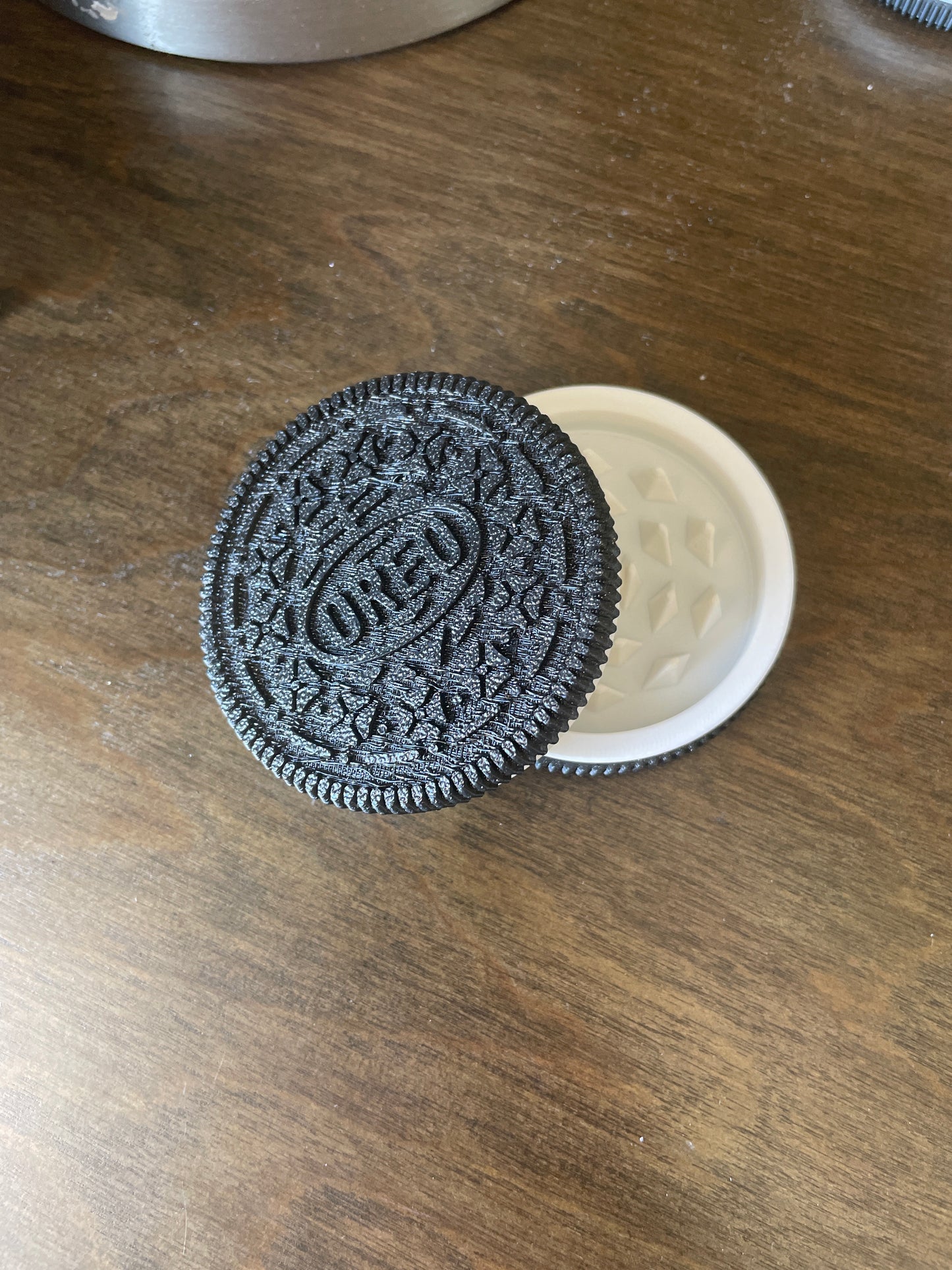 Oreo herb grinder