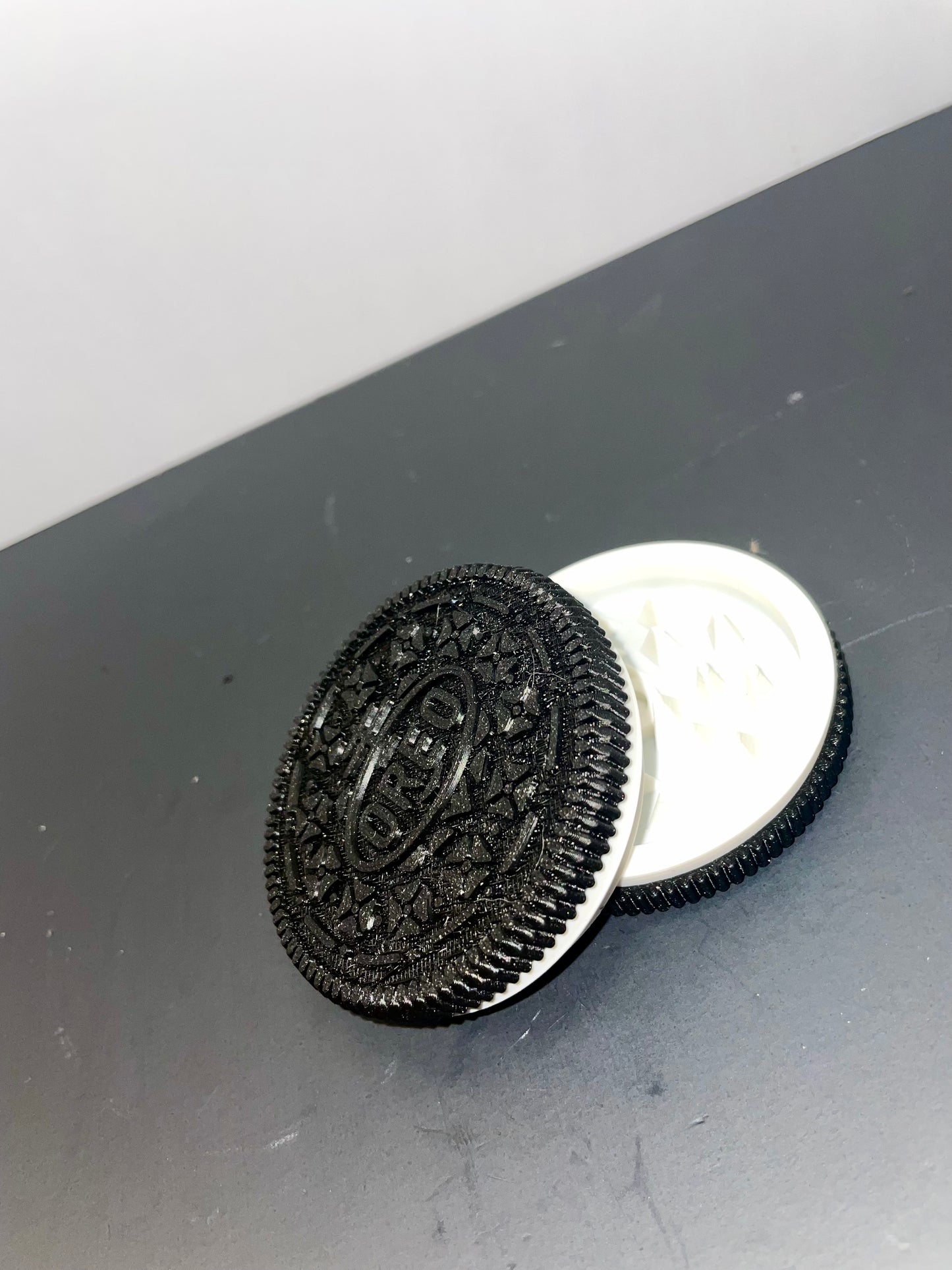 Oreo herb grinder