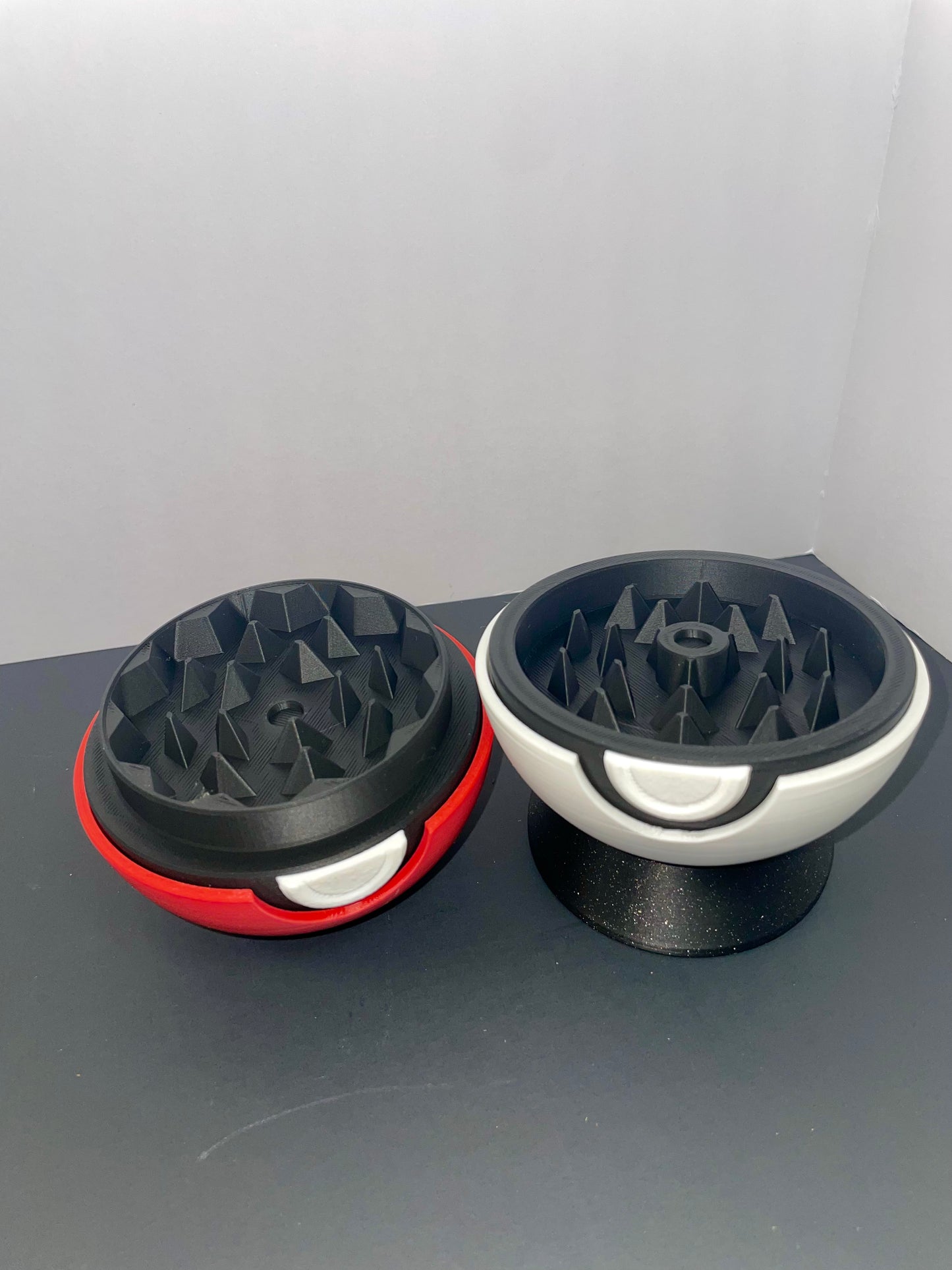 Ball herb grinder