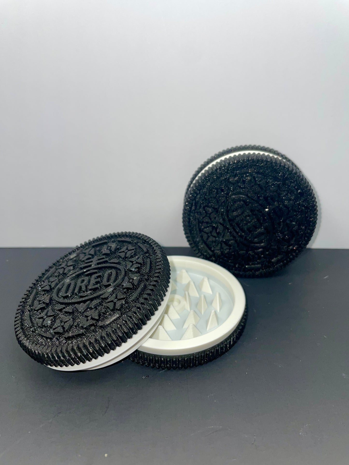 Oreo herb grinder