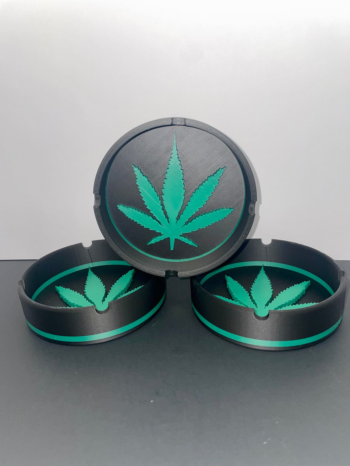Weed leaf ashtray